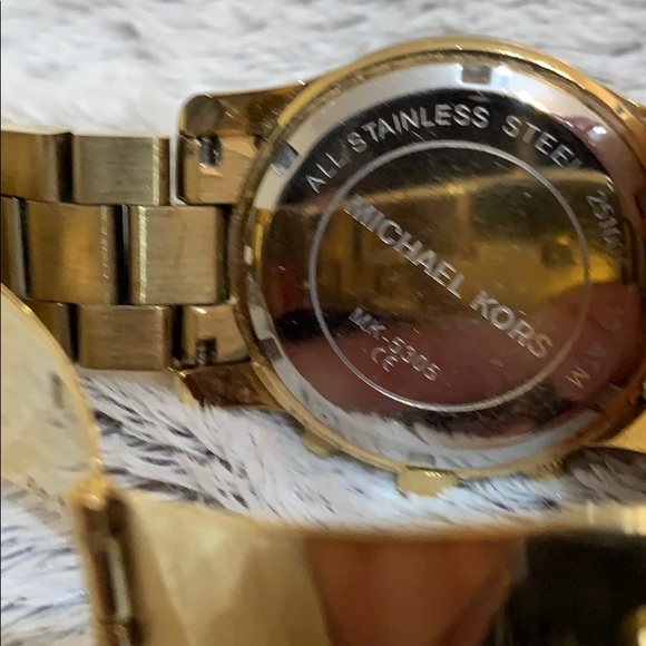 Michael Kores Runway watch.  Gold ⭐️ - Picture 5 of 7